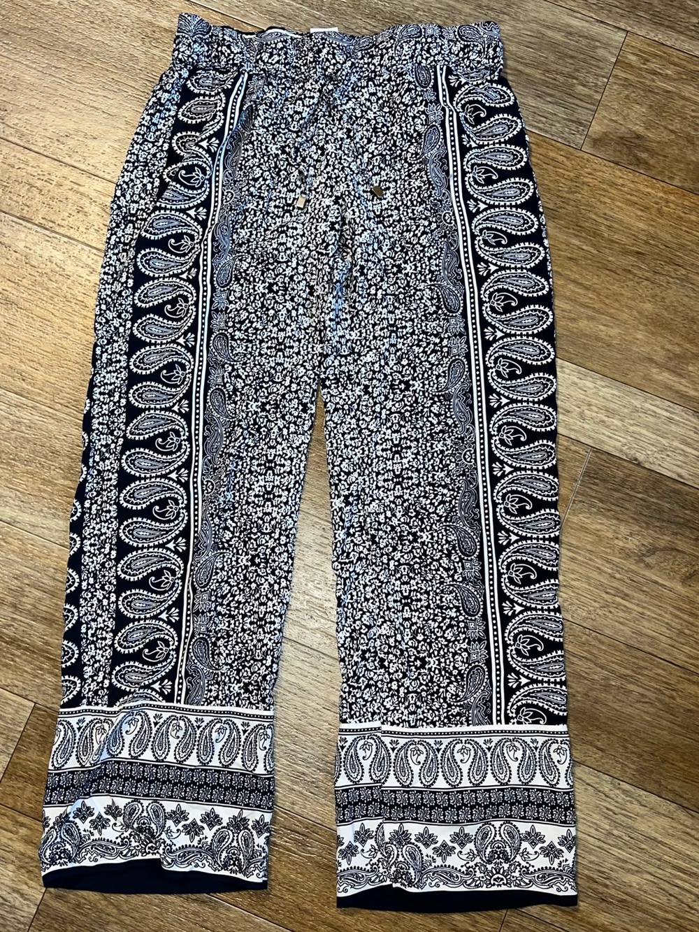 Anne Carson Navy & White Paisley-Print Wide Leg Pants